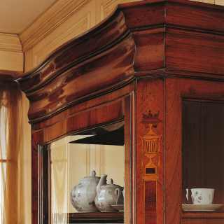Walnut classic sideboard, 800 francese style. Detail of the marquetry