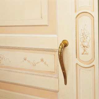 Classic wardrobe Canova: detail of carvings, golden borders and flower decorations