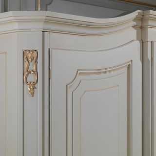 Classic wardrobe Settecento collection with golden carvings and borders