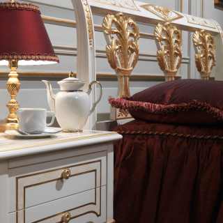 Classic luxury bedroom Rubens, 700 francese style: lacquered and gold bed and night table