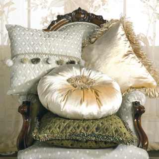 Classic armchair Carlotta and cushions