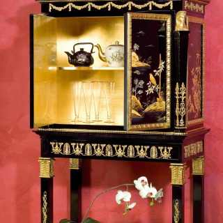 China black lacquered little cabinet, Luigi XV style, gold leaf details, marble top, golden interiors