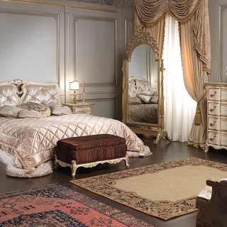 Classic bedroom Luigi XVI style: carved bed and upholstered capitonné bench, chest of drawers, night tables, mirror. Handmade carvings.