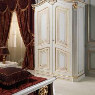 Classic luxury bedroom Rubens, 700 francese style: lacquered and gold wardrobe