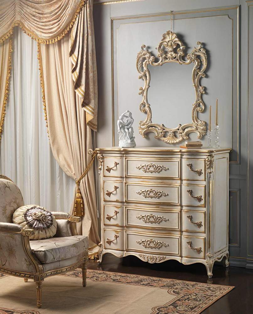 Camera da letto classica in stile LUigi XVI, comò e specchiera intagliati a mano con dorature
