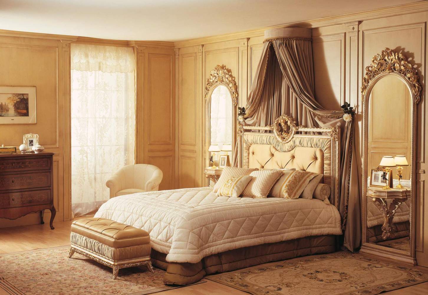 Camera da letto classica Louvre, letto e specchiere bianco su oro