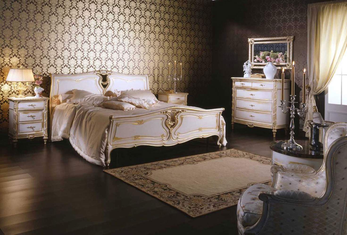 Camera da letto classica in stile Luigi XVI, letto in legno, comodini, comò con intagli