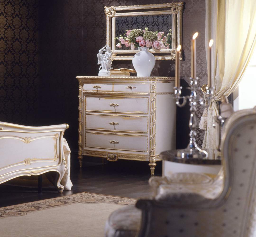 Camera da letto classica in stile Luigi XVI, letto, comò, specchiera finitura bianco su oro