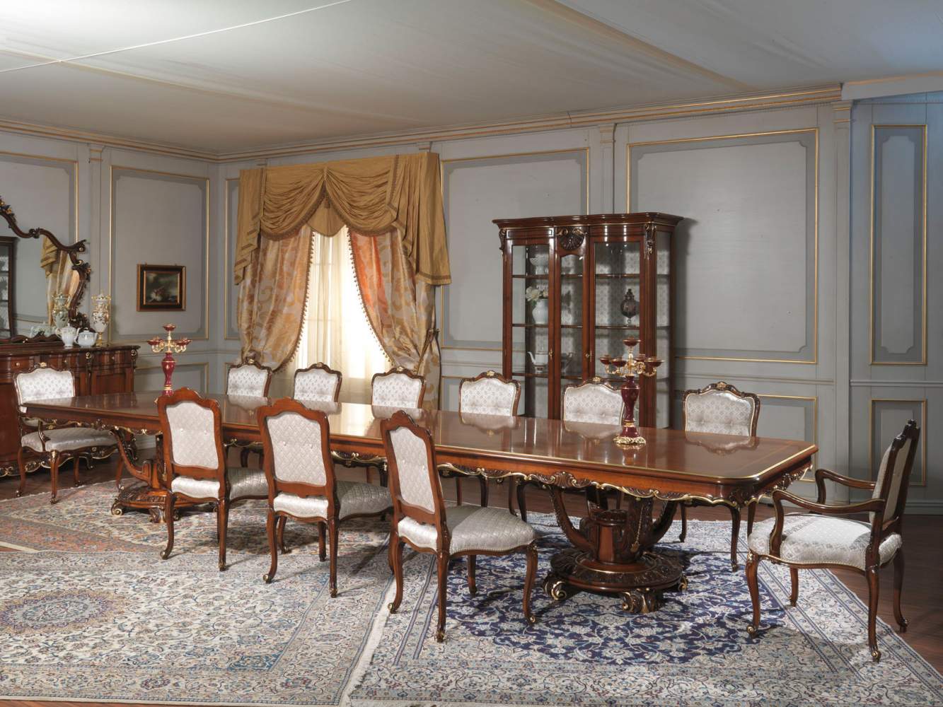 Tavolo da pranzo stile Luigi XV, vetrina intagliata