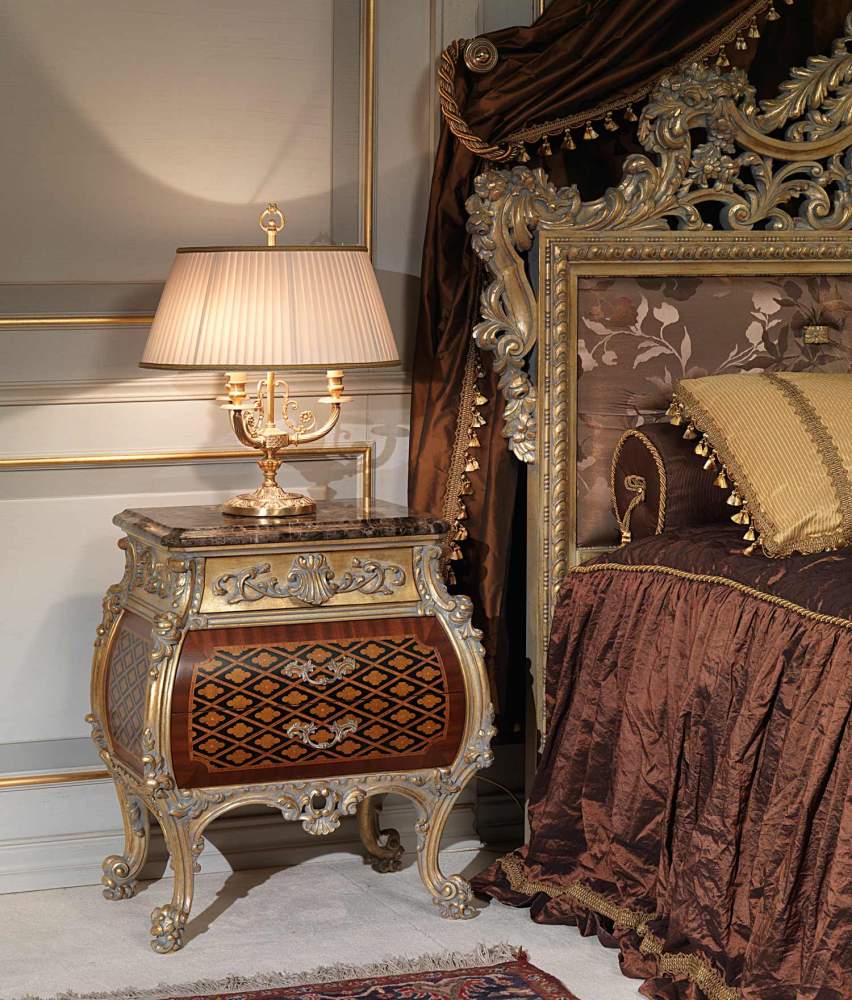 Camera da letto classica Emperador Gold in stile Luigi XV, comodino