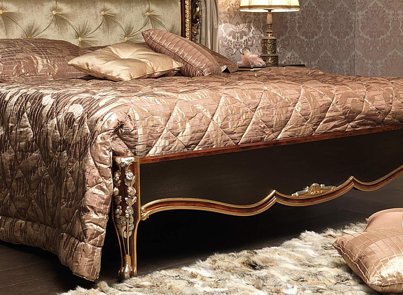 Camera da letto classica Emperador Black, letto in legno intagliato con motivi floreali