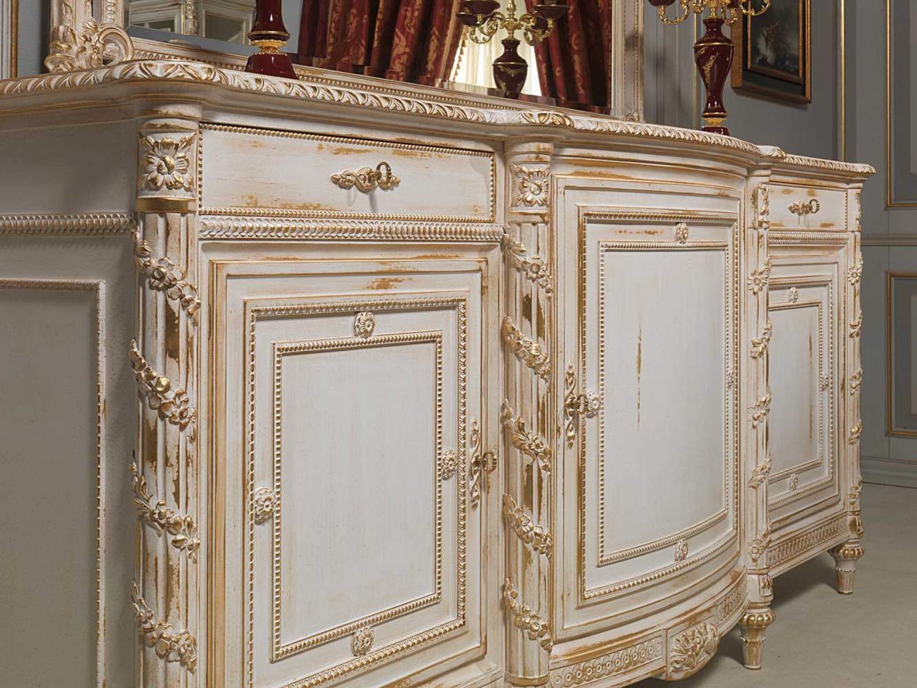 Credenza intagliata White and Gold in stile Luigi XVI
