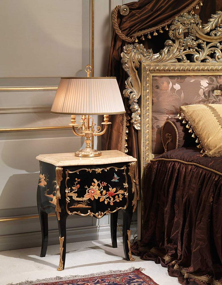 Camera da letto classica Emperador Gold, comodino nero intarsiato