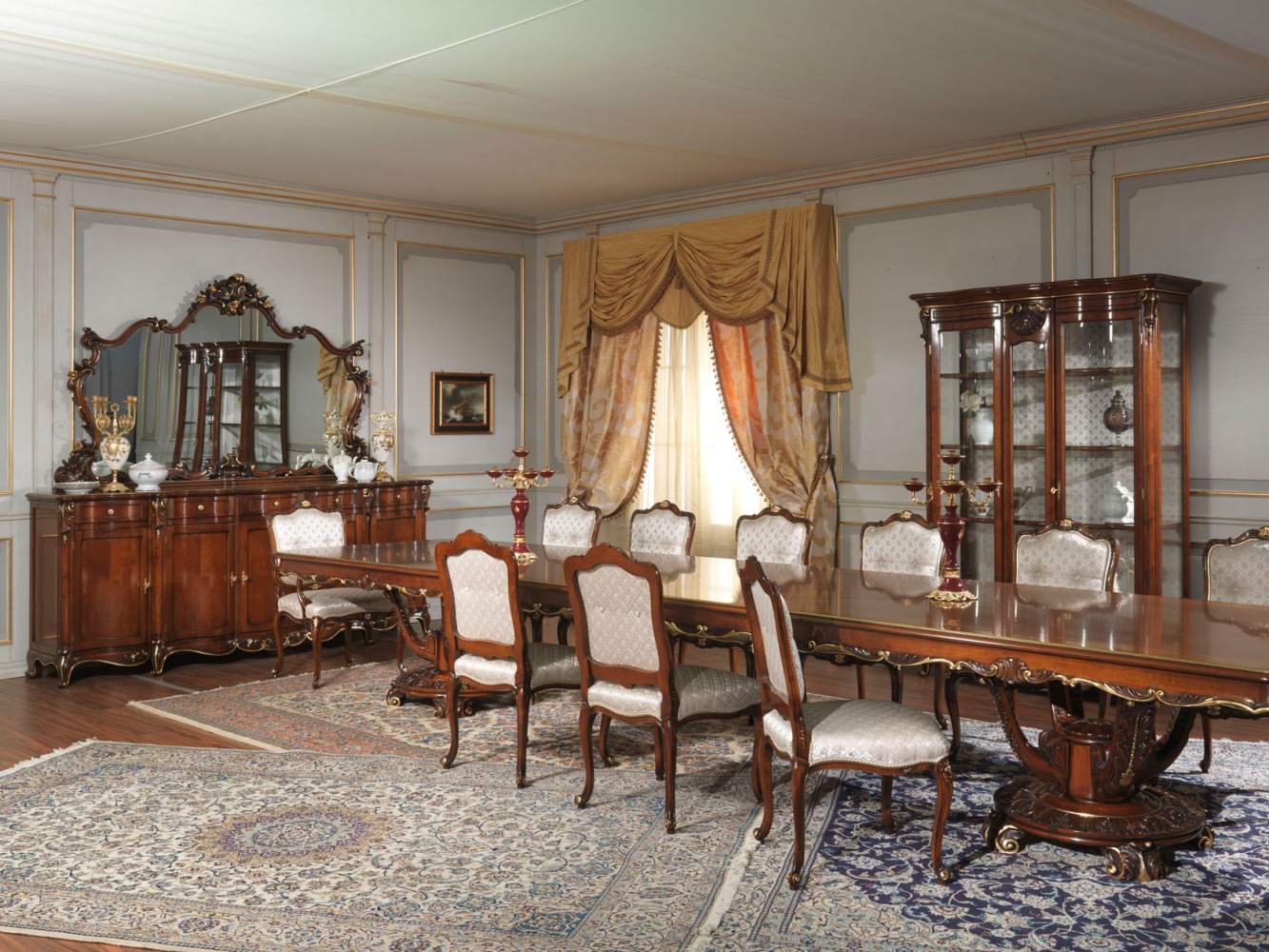 Tavolo, credenza e vetrina stile Luigi XV