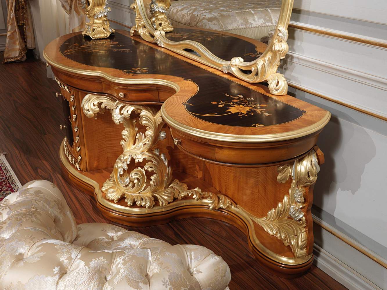 Baroque carved toilette