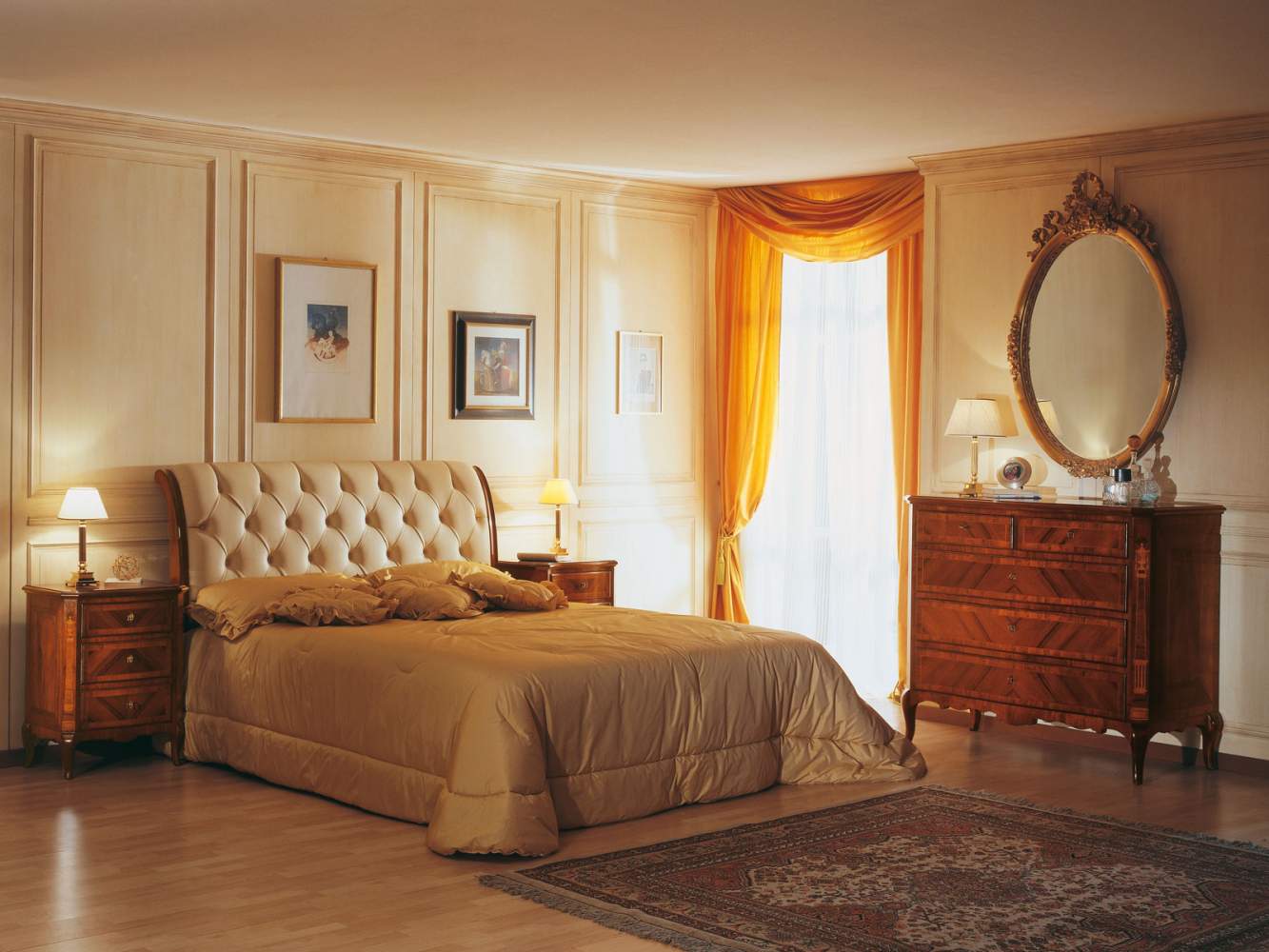 Camera da letto francese nello stile in voga nell’800 con arredi notte in noce intarsiato
